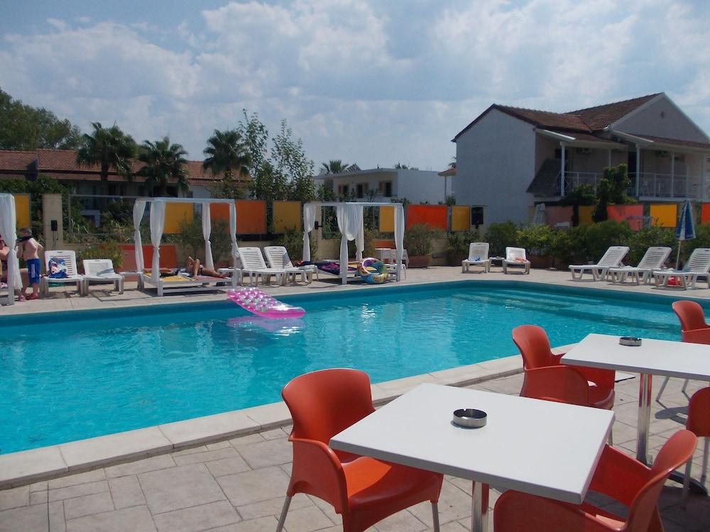 Kavos Central Gardens Exteriör bild